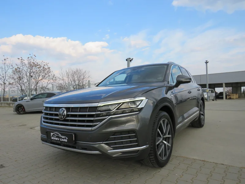 VW Touareg 3.0TDI * R-LINE 360  KEYLESS 4X4 DISTRONIC+ *