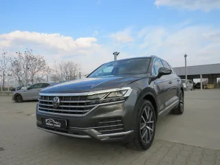 VW Touareg 3.0TDI * R-LINE 360  KEYLESS 4X4 DISTRONIC+ *