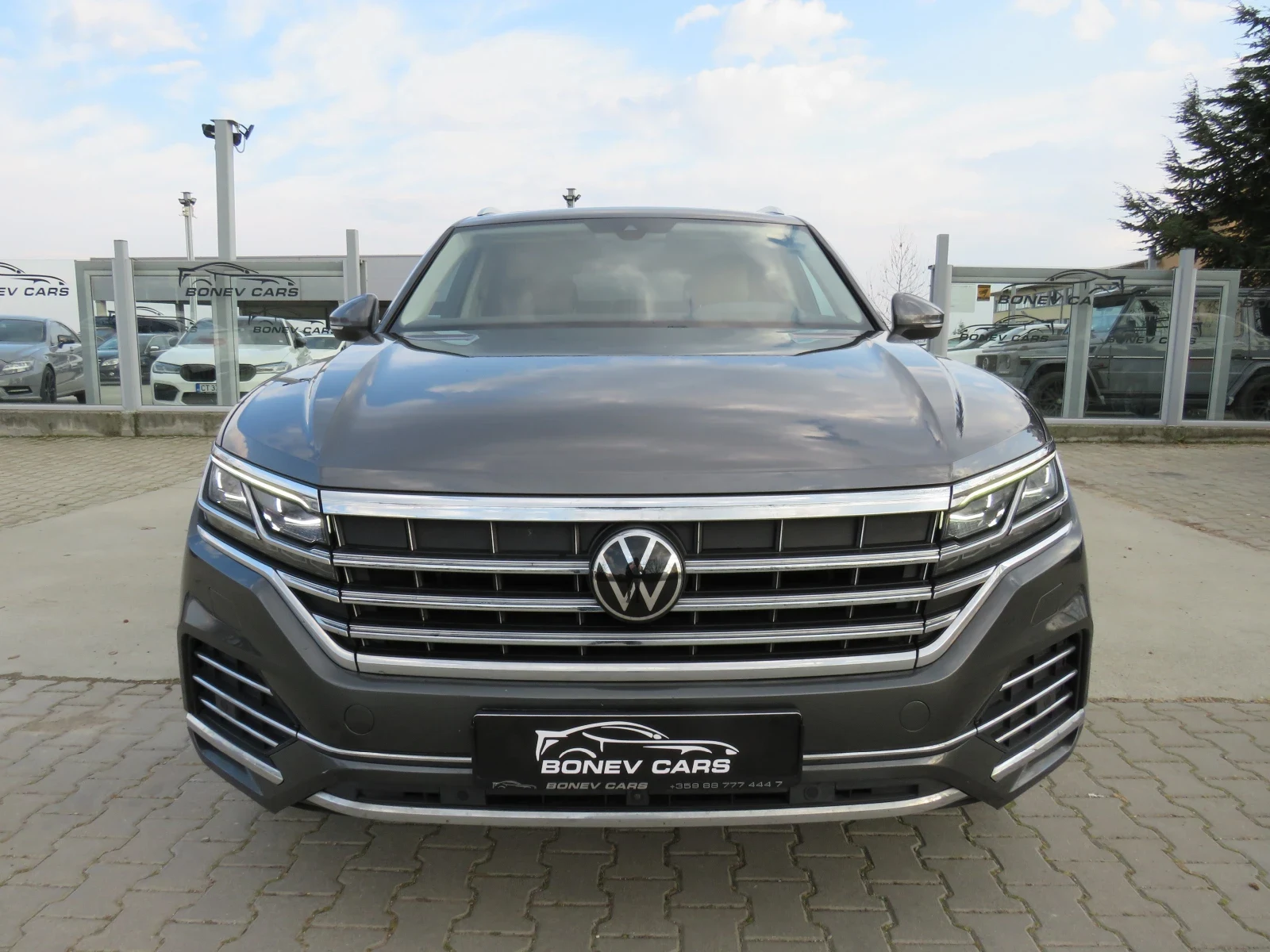 VW Touareg 3.0TDI * R-LINE 360  KEYLESS 4X4 DISTRONIC+ *